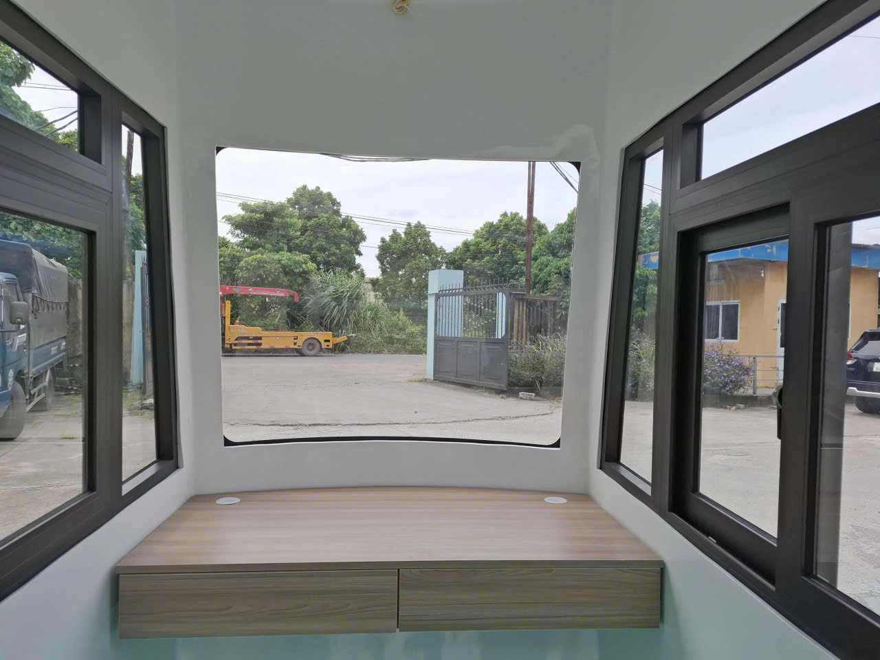 Bên trong cabin trạm thu phí BOT Vinacabin VR1400