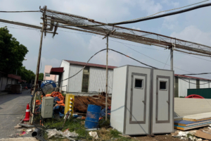 Nhà vệ sinh di động kết hợp giữa Panel tôn xốp và composite